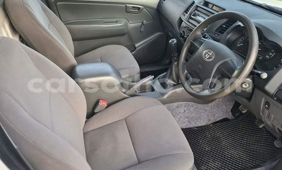 Sayi Na hannu Toyota Hilux White Mota in Mohale's Hoek a Mohale's Hoek Sayi Na hannu Toyota Hilux White Mota in Mohale's Hoek a Mohale's Hoek