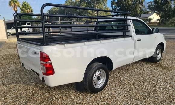 Sayi Na hannu Toyota Hilux White Mota in Mohale's Hoek a Mohale's Hoek Sayi Na hannu Toyota Hilux White Mota in Mohale's Hoek a Mohale's Hoek