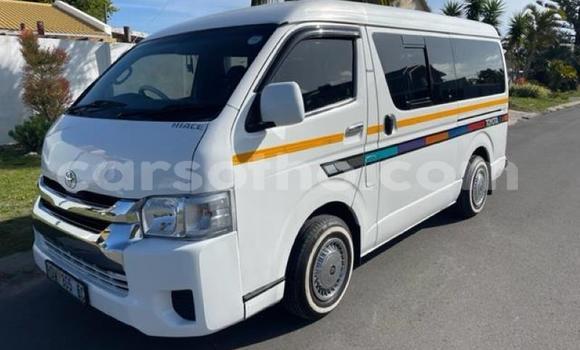 Sayi Na hannu Toyota Hiace White Mota in Roma a Maseru