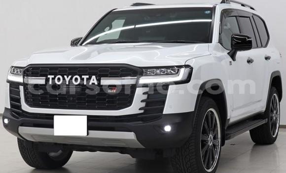 اشتري مستعمل Toyota Land Cruiser White سيارة في Maseru في Maseru