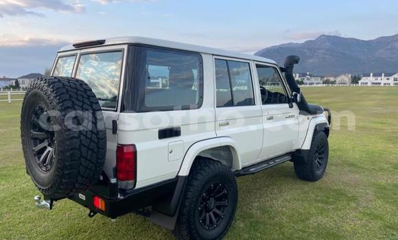 Acheter Occasion Voiture Toyota Land Cruiser Blanc à Maseru, Maseru Acheter Occasion Voiture Toyota Land Cruiser Blanc à Maseru, Maseru