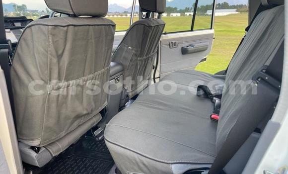 Acheter Occasion Voiture Toyota Land Cruiser Blanc à Maseru, Maseru Acheter Occasion Voiture Toyota Land Cruiser Blanc à Maseru, Maseru