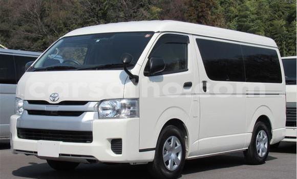 اشتري مستعمل Toyota Hiace White سيارة في Butha Buthe في Butha-Buthe