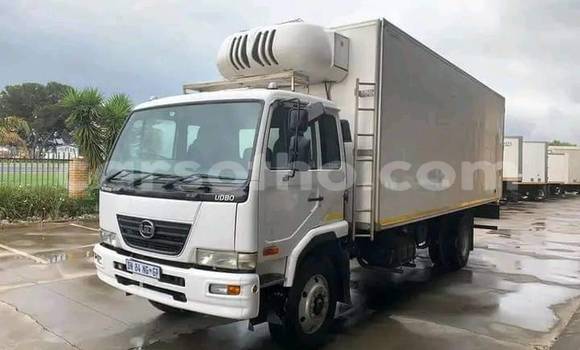 Sayi Na hannu Isuzu FTR 850 White Babbar mota in Maseru a Maseru Sayi Na hannu Isuzu FTR 850 White Babbar mota in Maseru a Maseru