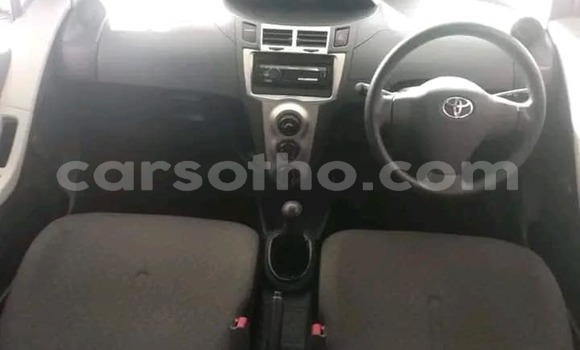 Sayi Na hannu Toyota Yaris White Mota in Maseru a Maseru Sayi Na hannu Toyota Yaris White Mota in Maseru a Maseru