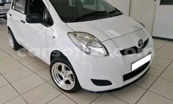 Sayi Na hannu Toyota Yaris White Mota in Maseru a Maseru Sayi Na hannu Toyota Yaris White Mota in Maseru a Maseru