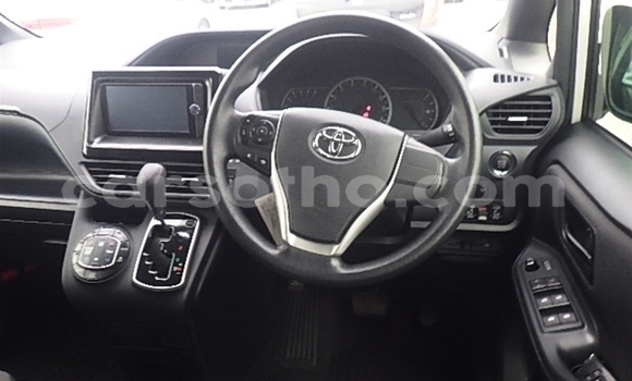 اشتري مستعمل Toyota Noah White سيارة في Maseru في Maseru اشتري مستعمل Toyota Noah White سيارة في Maseru في Maseru