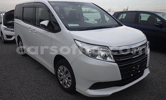 اشتري مستعمل Toyota Noah White سيارة في Maseru في Maseru اشتري مستعمل Toyota Noah White سيارة في Maseru في Maseru