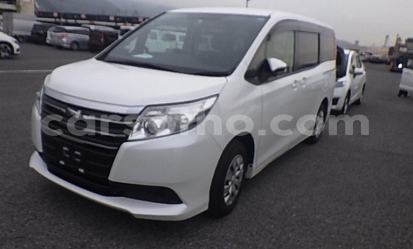 اشتري مستعمل Toyota Noah White سيارة في Maseru في Maseru اشتري مستعمل Toyota Noah White سيارة في Maseru في Maseru