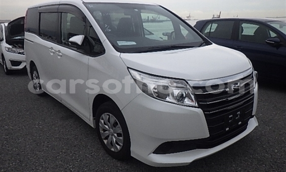 اشتري مستعمل Toyota Noah White سيارة في Maseru في Maseru اشتري مستعمل Toyota Noah White سيارة في Maseru في Maseru
