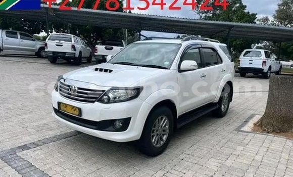 Buy Used Toyota Fortuner White Car in Maseru in Maseru
