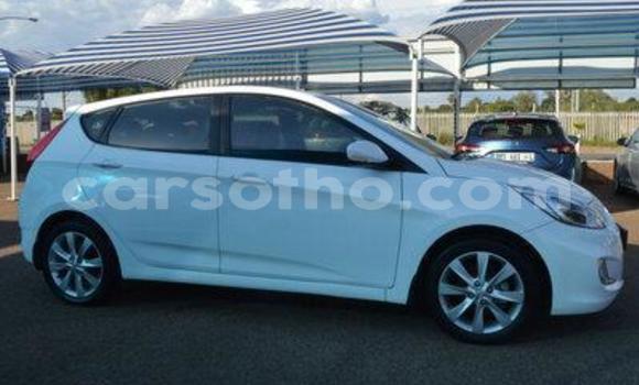 اشتري مستعمل Hyundai Accent White سيارة في Maseru في Maseru اشتري مستعمل Hyundai Accent White سيارة في Maseru في Maseru