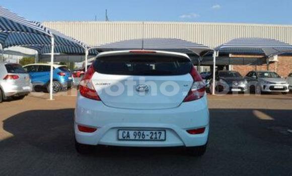 اشتري مستعمل Hyundai Accent White سيارة في Maseru في Maseru اشتري مستعمل Hyundai Accent White سيارة في Maseru في Maseru
