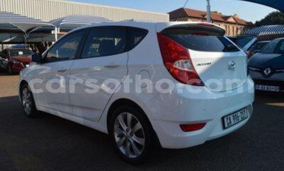 اشتري مستعمل Hyundai Accent White سيارة في Maseru في Maseru اشتري مستعمل Hyundai Accent White سيارة في Maseru في Maseru