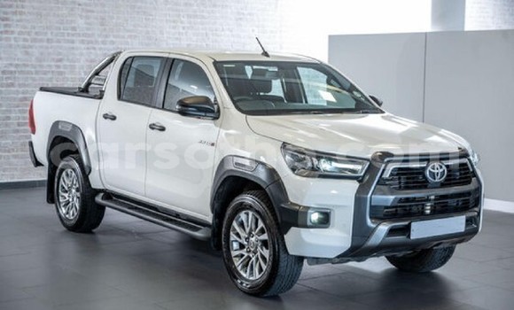 اشتري مستعمل Toyota Hilux White سيارة في Maseru في Maseru
