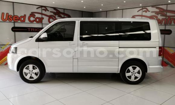 Sayi Na hannu Volkswagen Caravelle White Mota in Maseru a Maseru Sayi Na hannu Volkswagen Caravelle White Mota in Maseru a Maseru