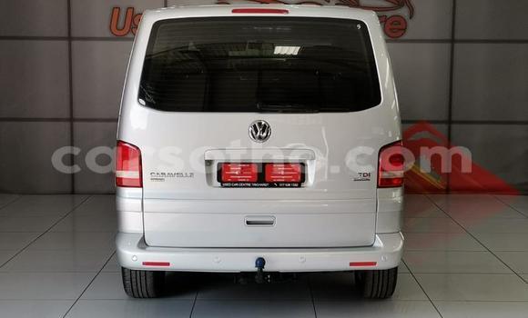 Sayi Na hannu Volkswagen Caravelle White Mota in Maseru a Maseru Sayi Na hannu Volkswagen Caravelle White Mota in Maseru a Maseru