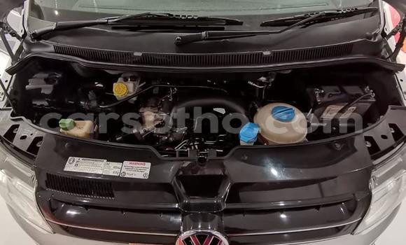 Sayi Na hannu Volkswagen Caravelle White Mota in Maseru a Maseru Sayi Na hannu Volkswagen Caravelle White Mota in Maseru a Maseru