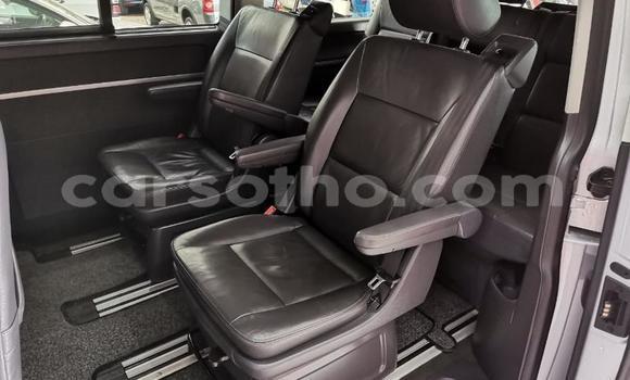 Sayi Na hannu Volkswagen Caravelle White Mota in Maseru a Maseru Sayi Na hannu Volkswagen Caravelle White Mota in Maseru a Maseru