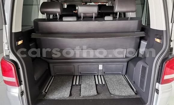 Sayi Na hannu Volkswagen Caravelle White Mota in Maseru a Maseru Sayi Na hannu Volkswagen Caravelle White Mota in Maseru a Maseru