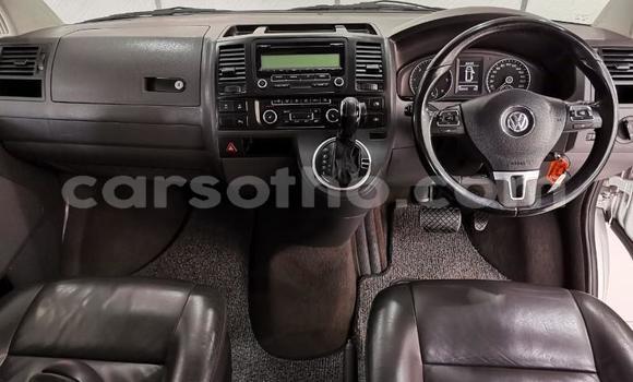 Sayi Na hannu Volkswagen Caravelle White Mota in Maseru a Maseru Sayi Na hannu Volkswagen Caravelle White Mota in Maseru a Maseru