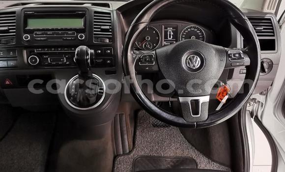 Sayi Na hannu Volkswagen Caravelle White Mota in Maseru a Maseru Sayi Na hannu Volkswagen Caravelle White Mota in Maseru a Maseru