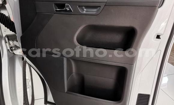 Sayi Na hannu Volkswagen Caravelle White Mota in Maseru a Maseru Sayi Na hannu Volkswagen Caravelle White Mota in Maseru a Maseru