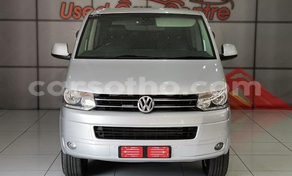Sayi Na hannu Volkswagen Caravelle White Mota in Maseru a Maseru Sayi Na hannu Volkswagen Caravelle White Mota in Maseru a Maseru