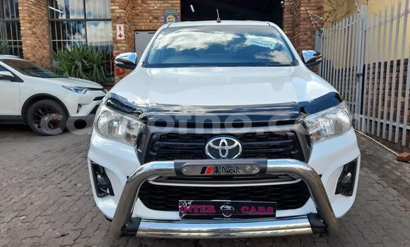 اشتري مستعمل Toyota Hilux White سيارة في Maseru في Maseru اشتري مستعمل Toyota Hilux White سيارة في Maseru في Maseru