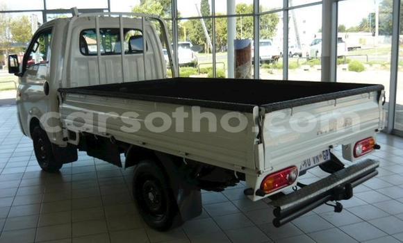 Acheter Occasion Voiture Hyundai H1 Blanc à Maputsoa, Leribe Acheter Occasion Voiture Hyundai H1 Blanc à Maputsoa, Leribe