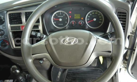 Acheter Occasion Voiture Hyundai H1 Blanc à Maputsoa, Leribe Acheter Occasion Voiture Hyundai H1 Blanc à Maputsoa, Leribe