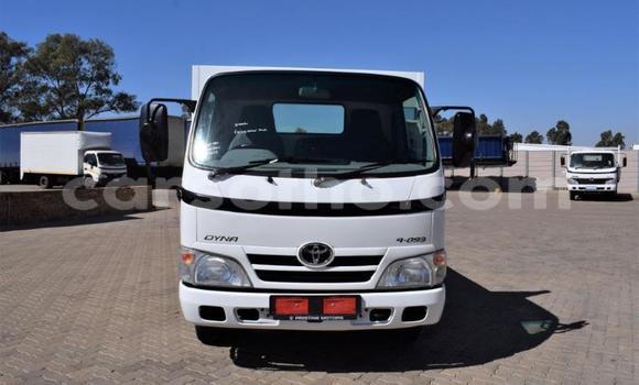 Sayi Na hannu Toyota Dyna White Babbar mota in Maseru a Maseru Sayi Na hannu Toyota Dyna White Babbar mota in Maseru a Maseru