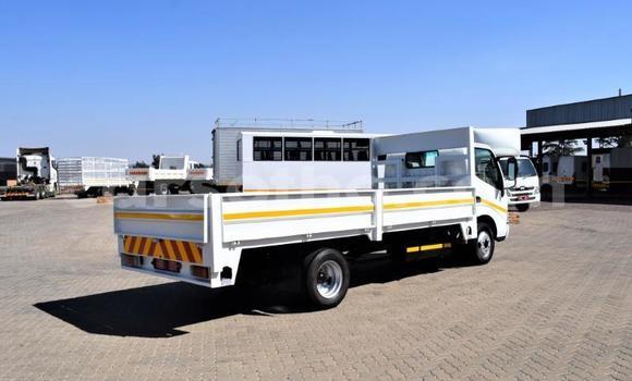 Sayi Na hannu Toyota Dyna White Babbar mota in Maseru a Maseru Sayi Na hannu Toyota Dyna White Babbar mota in Maseru a Maseru