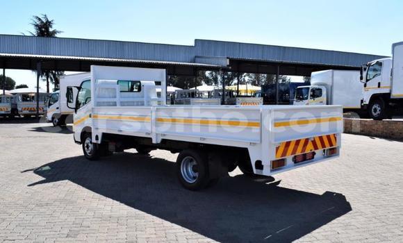 Sayi Na hannu Toyota Dyna White Babbar mota in Maseru a Maseru Sayi Na hannu Toyota Dyna White Babbar mota in Maseru a Maseru
