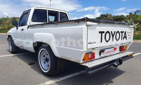 اشتري مستعمل Toyota Hilux White سيارة في Maseru في Maseru اشتري مستعمل Toyota Hilux White سيارة في Maseru في Maseru