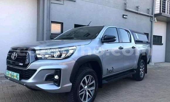 اشتري مستعمل Toyota Hilux Silver سيارة في Maseru في Maseru