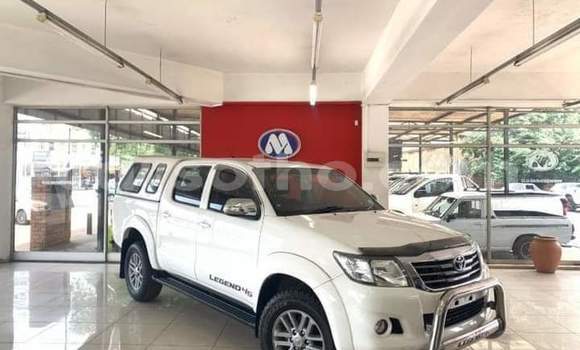 اشتري مستعمل Toyota Hilux White سيارة في Maseru في Maseru