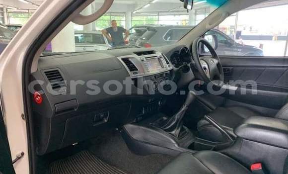 اشتري مستعمل Toyota Hilux White سيارة في Maseru في Maseru اشتري مستعمل Toyota Hilux White سيارة في Maseru في Maseru