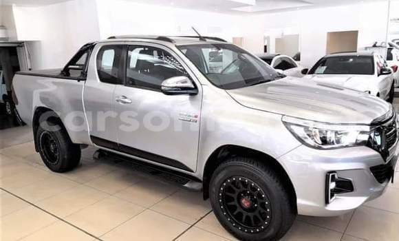 Sayi Na hannu Toyota Hilux Silver Mota in Maseru a Maseru