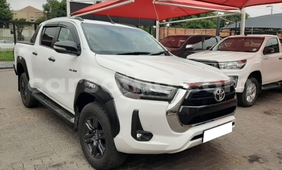 Buy Used Toyota Hilux White Car in Maputsoe in Leribe