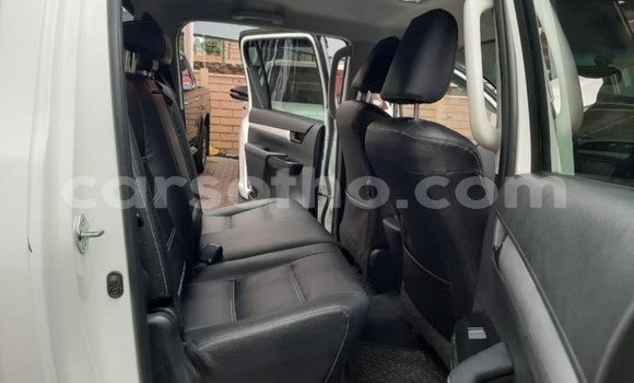 Acheter Occasion Voiture Toyota Hilux Blanc à Maputsoe, Leribe Acheter Occasion Voiture Toyota Hilux Blanc à Maputsoe, Leribe