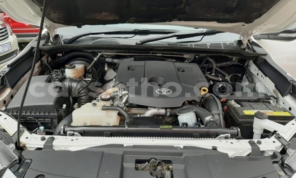 Acheter Occasion Voiture Toyota Hilux Blanc à Maputsoe, Leribe Acheter Occasion Voiture Toyota Hilux Blanc à Maputsoe, Leribe