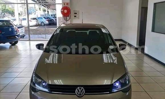 اشتري مستعمل Volkswagen Polo Beige سيارة في Maseru في Maseru