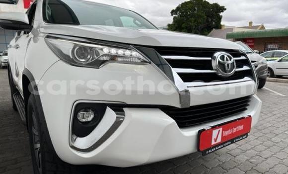 Sayi Na hannu Toyota Fortuner White Mota in Maseru a Maseru Sayi Na hannu Toyota Fortuner White Mota in Maseru a Maseru