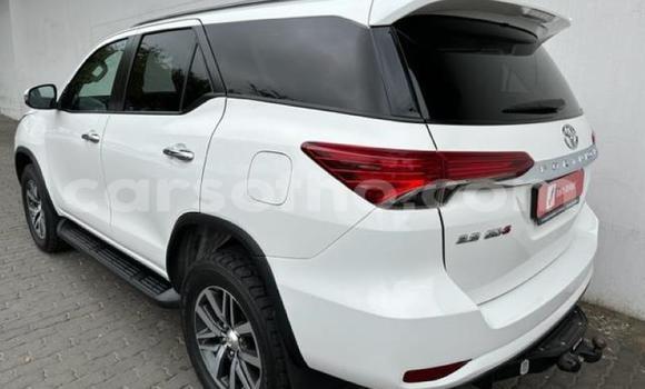 Sayi Na hannu Toyota Fortuner White Mota in Maseru a Maseru Sayi Na hannu Toyota Fortuner White Mota in Maseru a Maseru