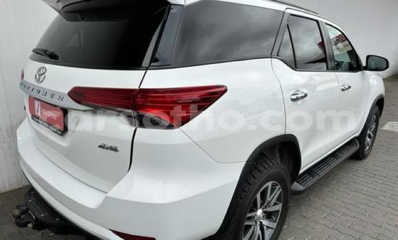 Sayi Na hannu Toyota Fortuner White Mota in Maseru a Maseru Sayi Na hannu Toyota Fortuner White Mota in Maseru a Maseru