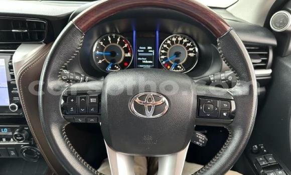 Sayi Na hannu Toyota Fortuner White Mota in Maseru a Maseru Sayi Na hannu Toyota Fortuner White Mota in Maseru a Maseru
