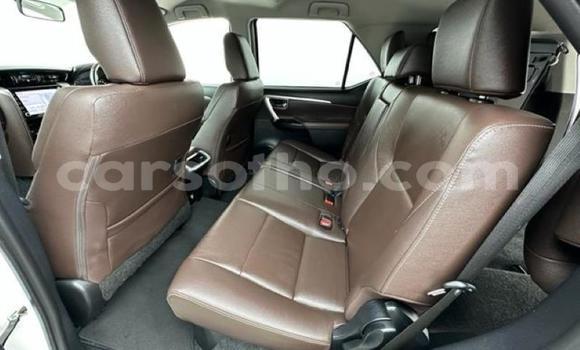 Sayi Na hannu Toyota Fortuner White Mota in Maseru a Maseru Sayi Na hannu Toyota Fortuner White Mota in Maseru a Maseru