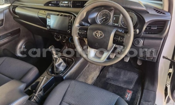 Sayi Na hannu Toyota Hilux White Mota in Maseru a Maseru Sayi Na hannu Toyota Hilux White Mota in Maseru a Maseru