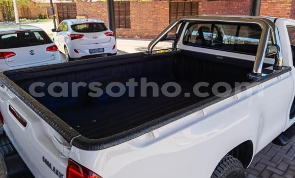 Sayi Na hannu Toyota Hilux White Mota in Maseru a Maseru Sayi Na hannu Toyota Hilux White Mota in Maseru a Maseru